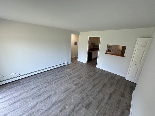 90 OLESEN Drive 101, Naperville, IL 60540