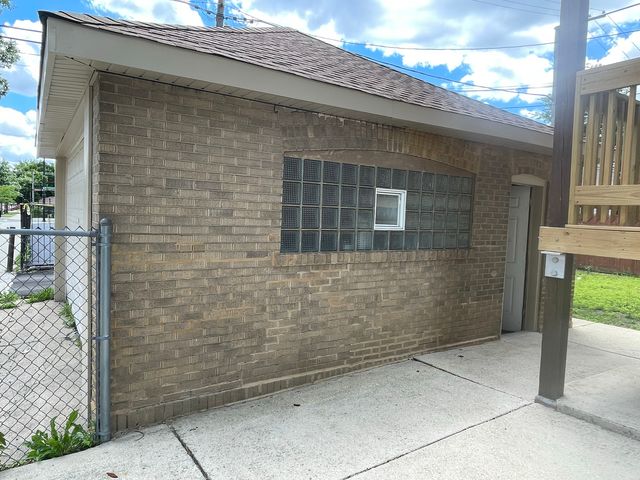5901 W Rice Street, Chicago, IL 60651