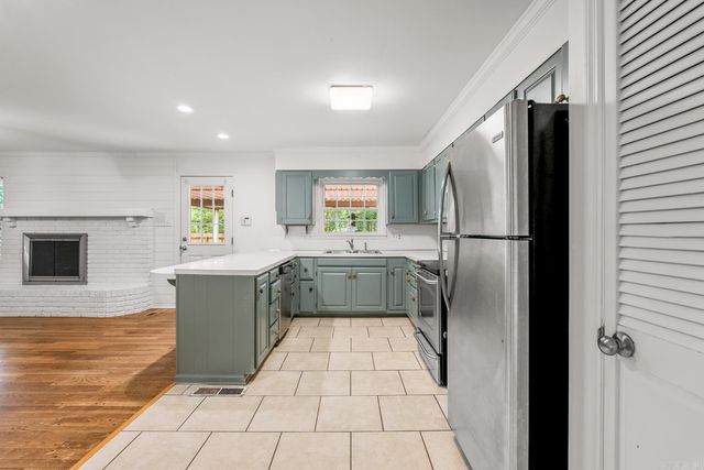 2521 Robinson Avenue, Conway, AR 72034