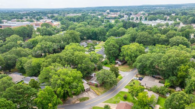 2521 Robinson Avenue, Conway, AR 72034