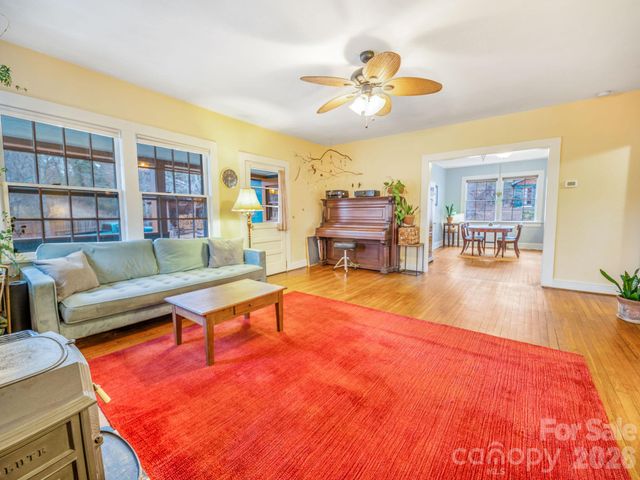 9 Mountain View Road, Asheville, NC 28806