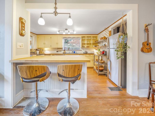 9 Mountain View Road, Asheville, NC 28806