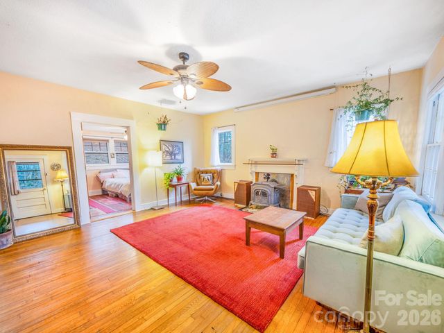 9 Mountain View Road, Asheville, NC 28806