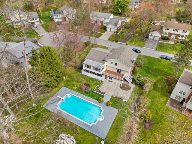 10 Cherry Lane, Scarsdale, NY 10583