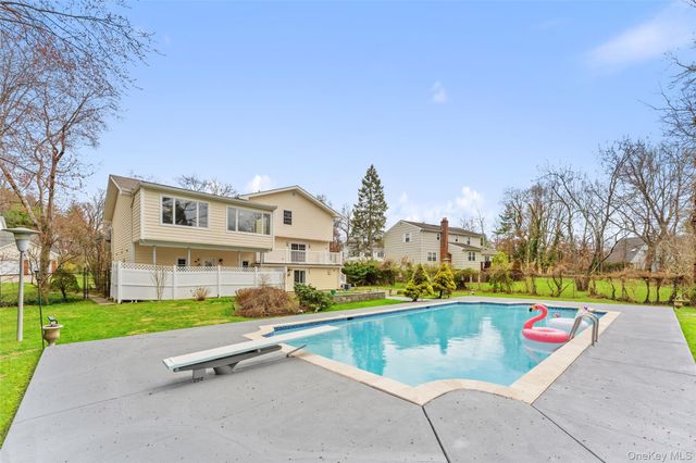10 Cherry Lane, Scarsdale, NY 10583