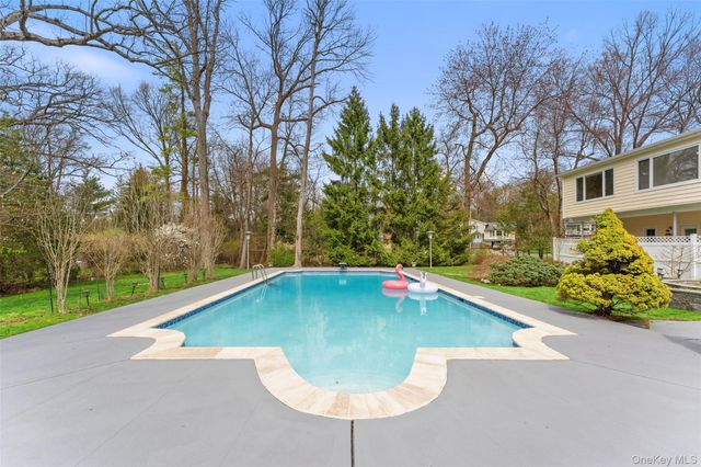 10 Cherry Lane, Scarsdale, NY 10583