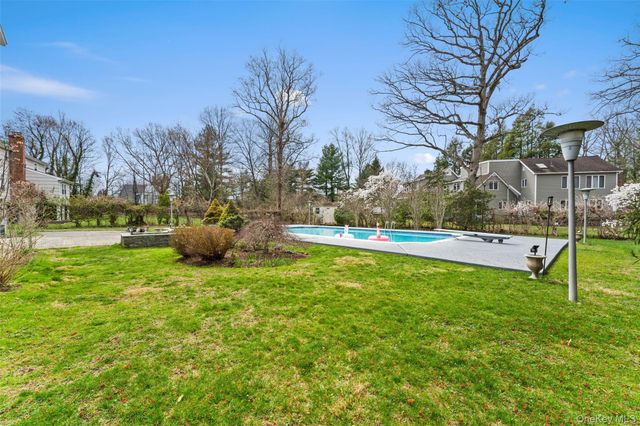 10 Cherry Lane, Scarsdale, NY 10583