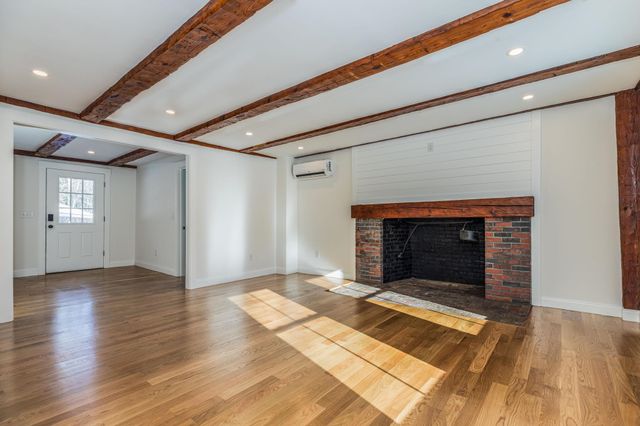 39 Mast Road, Lee, NH 03861