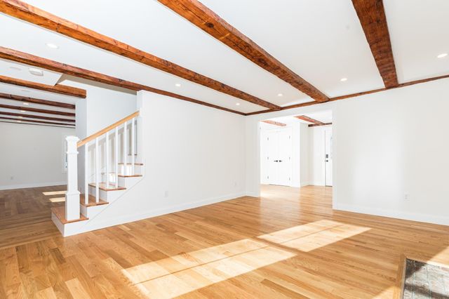 39 Mast Road, Lee, NH 03861