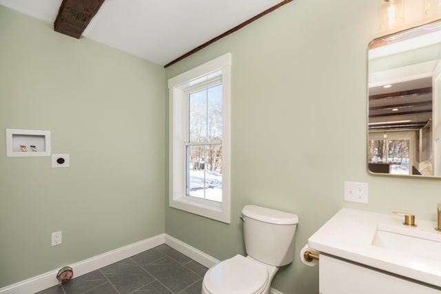 39 Mast Road, Lee, NH 03861