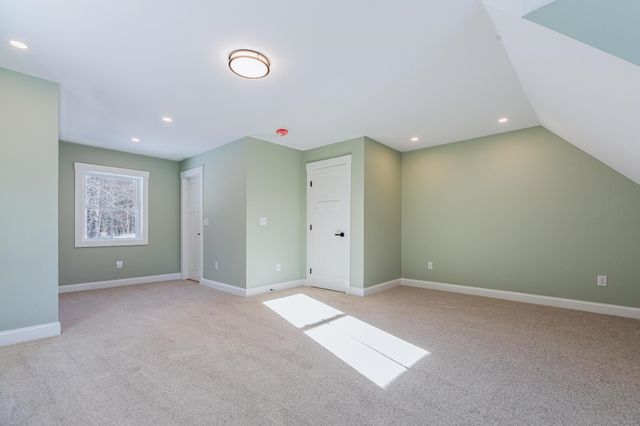 39 Mast Road, Lee, NH 03861