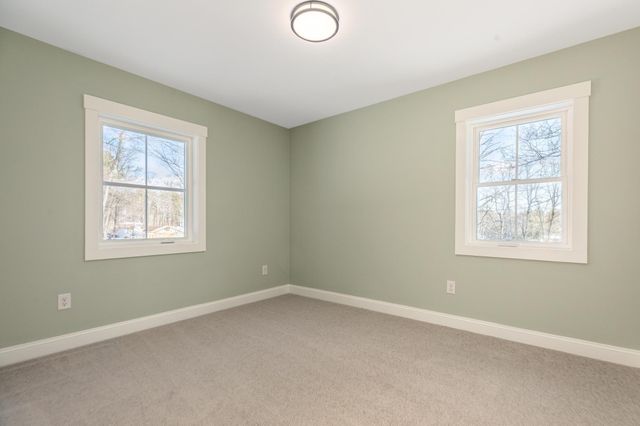 39 Mast Road, Lee, NH 03861