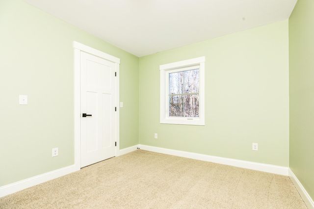 39 Mast Road, Lee, NH 03861