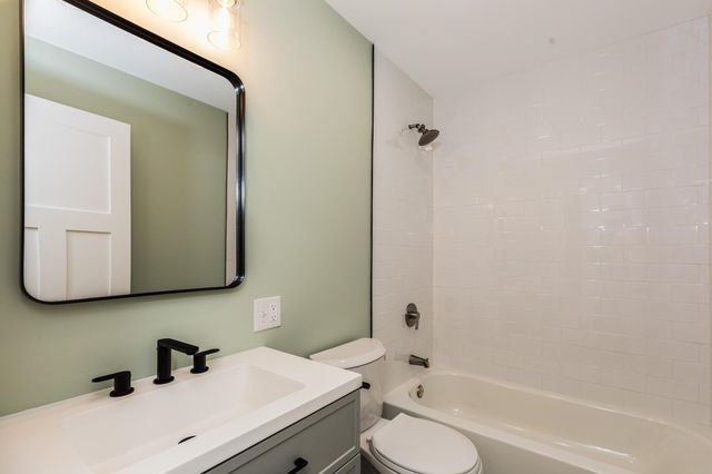 39 Mast Road, Lee, NH 03861