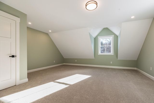 39 Mast Road, Lee, NH 03861