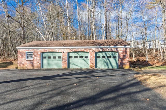 39 Mast Road, Lee, NH 03861