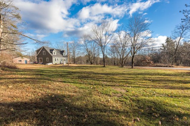 39 Mast Road, Lee, NH 03861