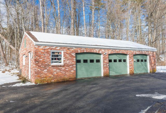 39 Mast Road, Lee, NH 03861