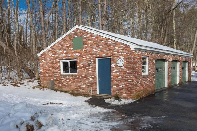 39 Mast Road, Lee, NH 03861