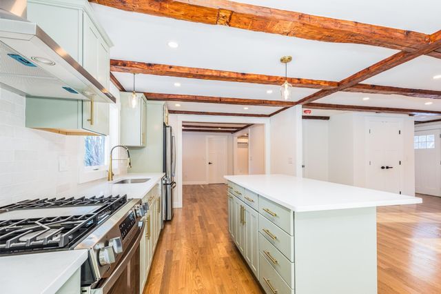 39 Mast Road, Lee, NH 03861