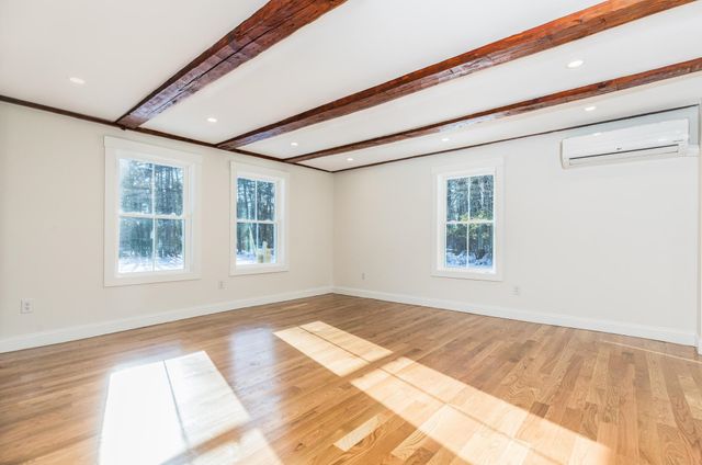 39 Mast Road, Lee, NH 03861