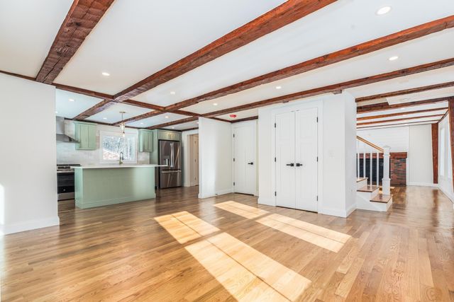 39 Mast Road, Lee, NH 03861