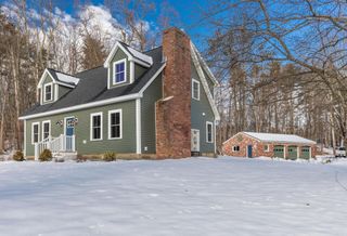 39 Mast Road, Lee, NH 03861