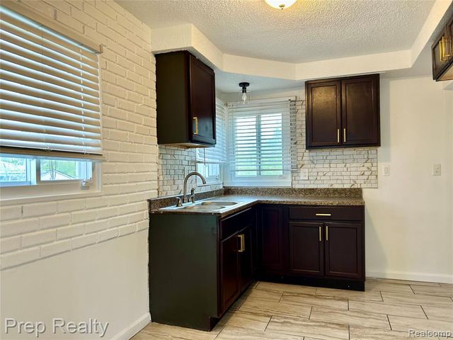 29881 Brooklane Street, Inkster, MI 48141