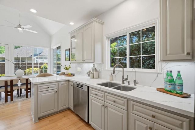 98 Forrest Avenue, Los Gatos, CA 95032