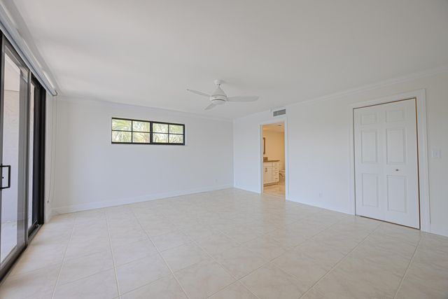 801 Palm Trail 9, Delray Beach, FL 33483