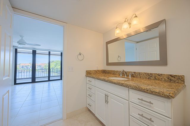 801 Palm Trail 9, Delray Beach, FL 33483