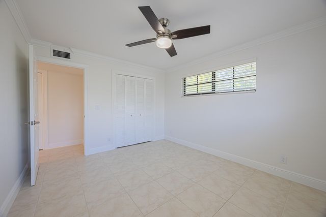 801 Palm Trail 9, Delray Beach, FL 33483