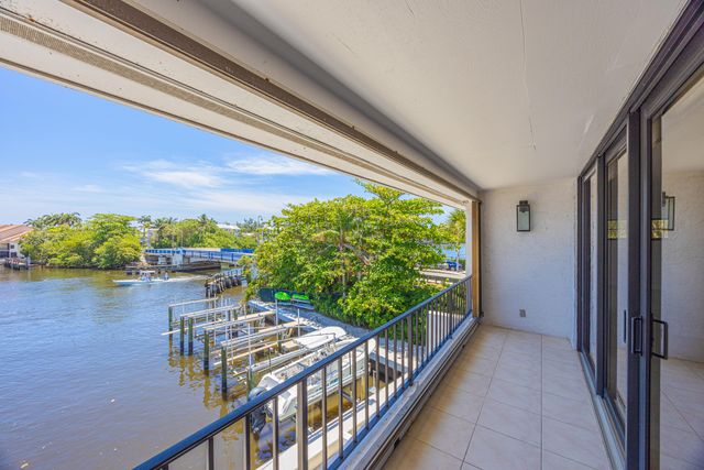 801 Palm Trail 9, Delray Beach, FL 33483