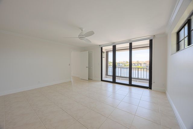 801 Palm Trail 9, Delray Beach, FL 33483