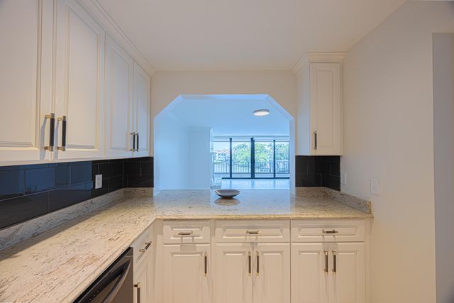 801 Palm Trail 9, Delray Beach, FL 33483
