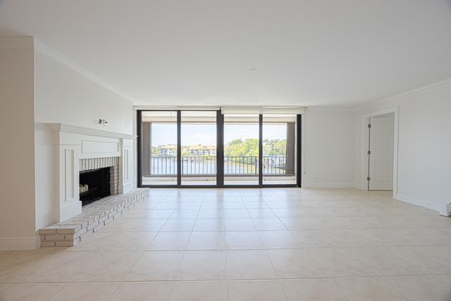 801 Palm Trail 9, Delray Beach, FL 33483