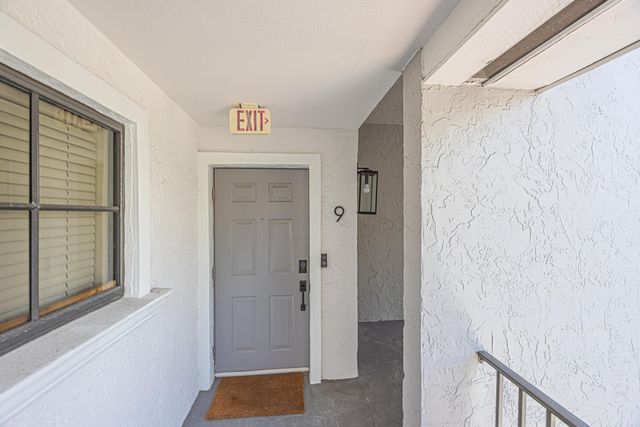 801 Palm Trail 9, Delray Beach, FL 33483