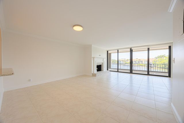 801 Palm Trail 9, Delray Beach, FL 33483