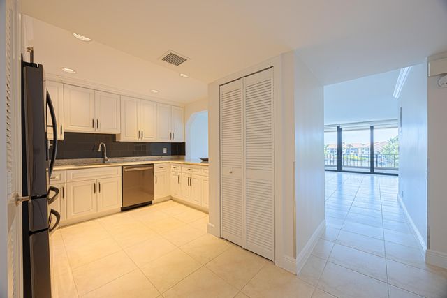801 Palm Trail 9, Delray Beach, FL 33483