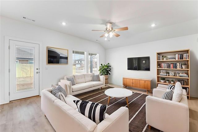 114 Maroon, Fayetteville, AR 72704