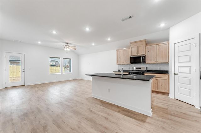 114 Maroon, Fayetteville, AR 72704