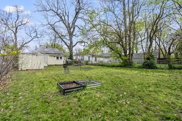2027 North Taylor Avenue, Springfield, MO 65803