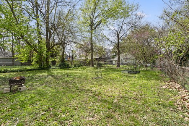 2027 North Taylor Avenue, Springfield, MO 65803