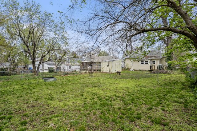 2027 North Taylor Avenue, Springfield, MO 65803