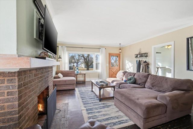 307 Jasper LANE, Waukesha, WI 53188