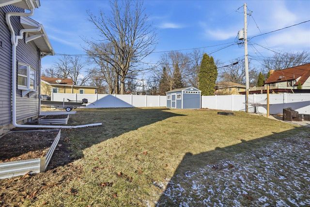 307 Jasper LANE, Waukesha, WI 53188