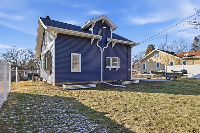307 Jasper LANE, Waukesha, WI 53188