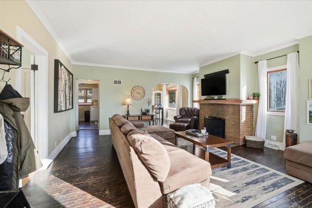 307 Jasper LANE, Waukesha, WI 53188