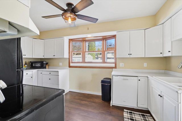 307 Jasper LANE, Waukesha, WI 53188