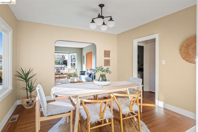 2736 Bartlett St, Oakland, CA 94602